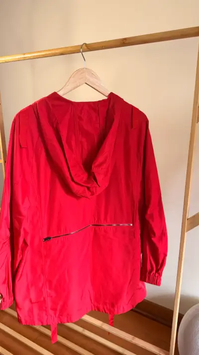 Chaqueta Roja Zara Mujer con Capucha - miniatura 4