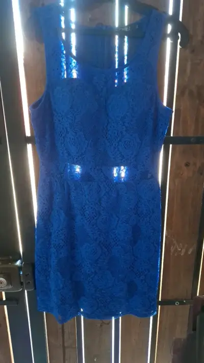 Vestido de encaje azul y rojo para mujer - miniatura 1