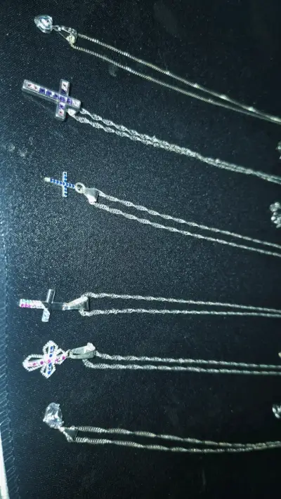 Collares de plata con dijes de cruz - miniatura 1