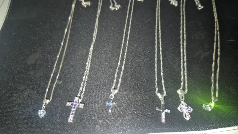 Collares de plata con dijes de cruz - 2