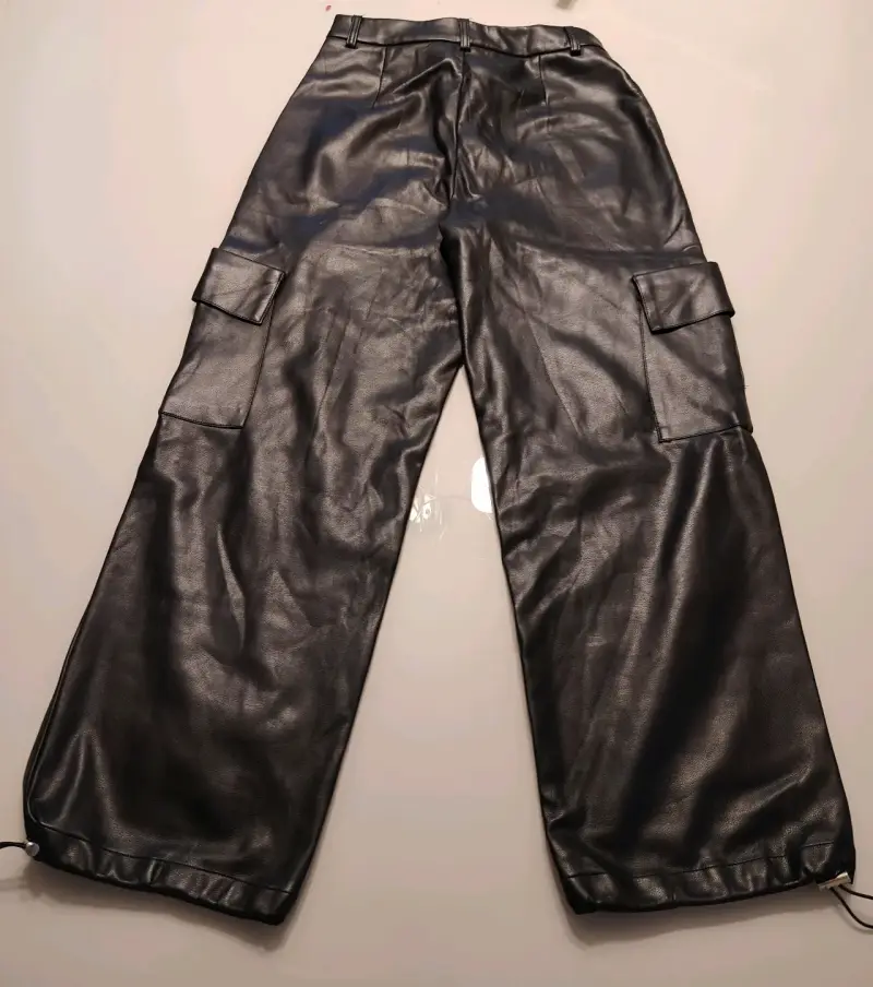 Pantalón de cuerina negro talla M - 2