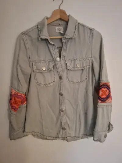 Chaqueta de mezclilla con parches étnicos - miniatura 2