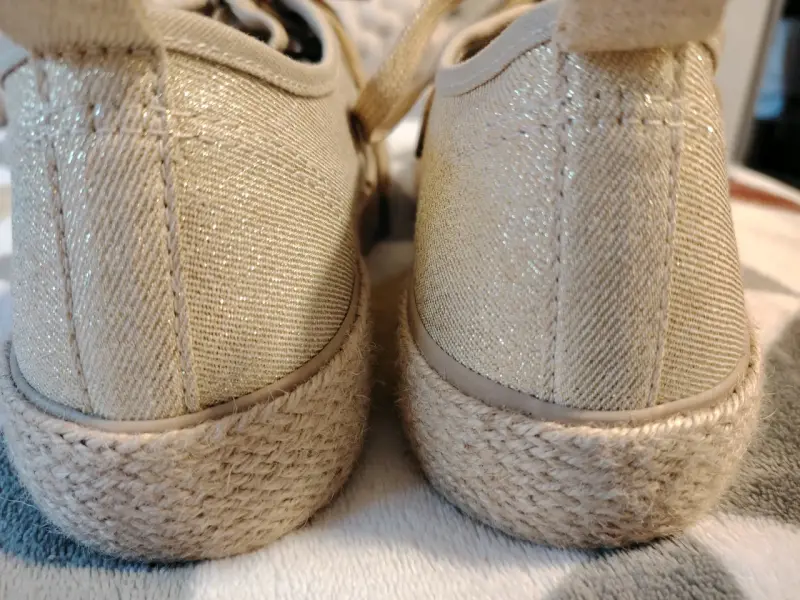 Zapatillas doradas con plataforma  y brillo 39 - 2