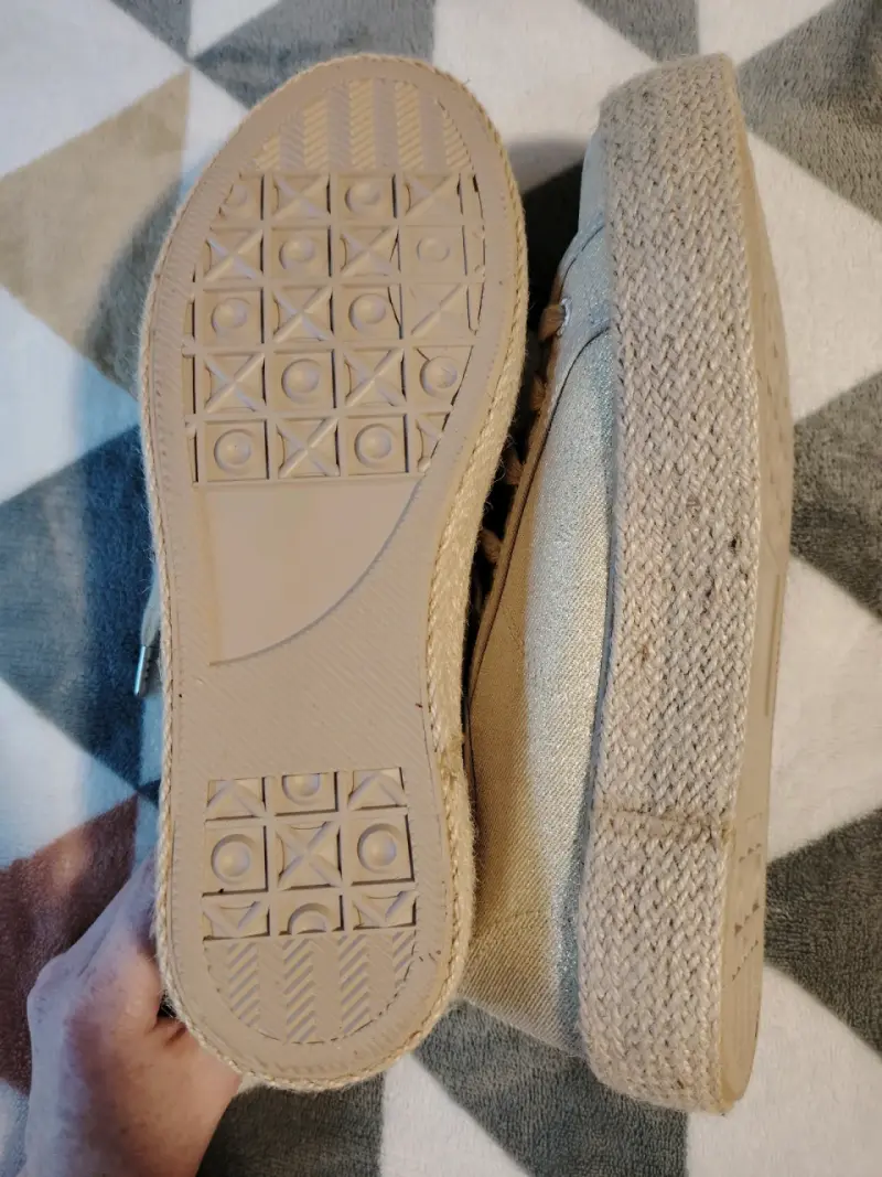 Zapatillas doradas con plataforma  y brillo 39 - 3