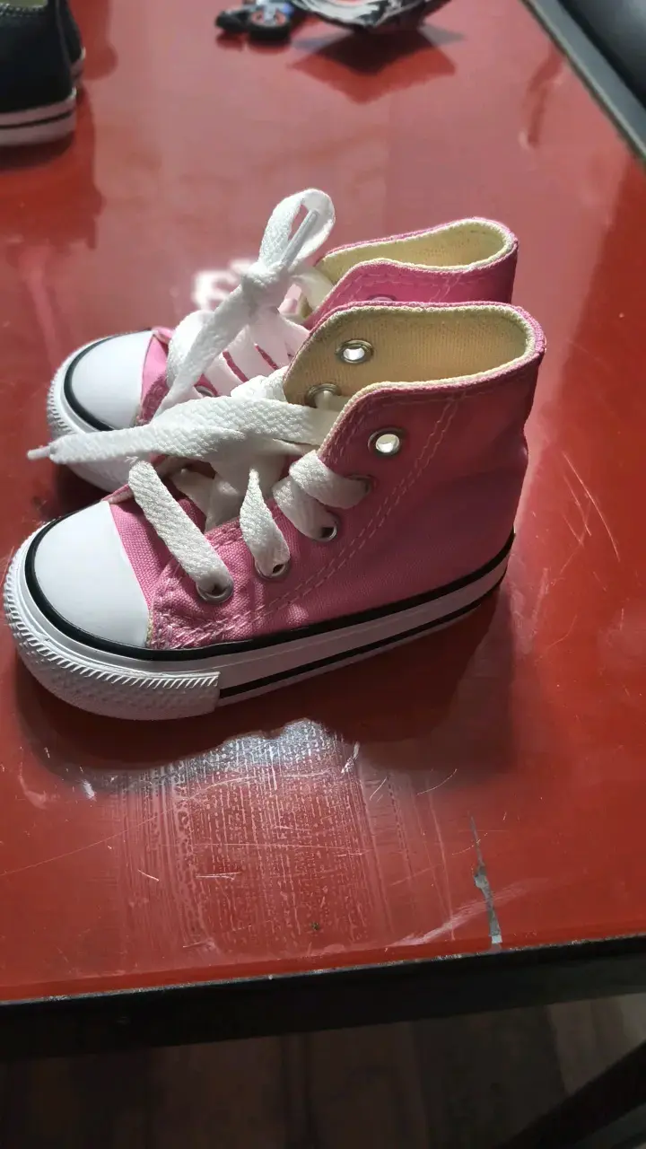 Zapatillas rosadas para niños con cordones - 2