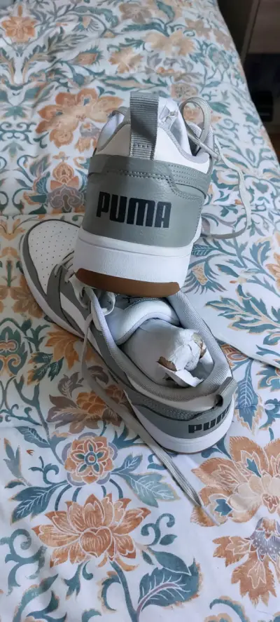 Zapatillas deportivas Puma blancas y grises - miniatura 2