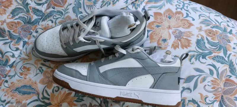 Zapatillas deportivas Puma blancas y grises - 4