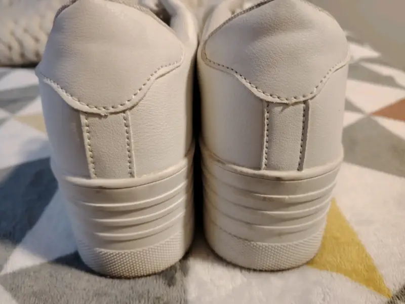 Zapatillas blancas con diseño de estrella - 2