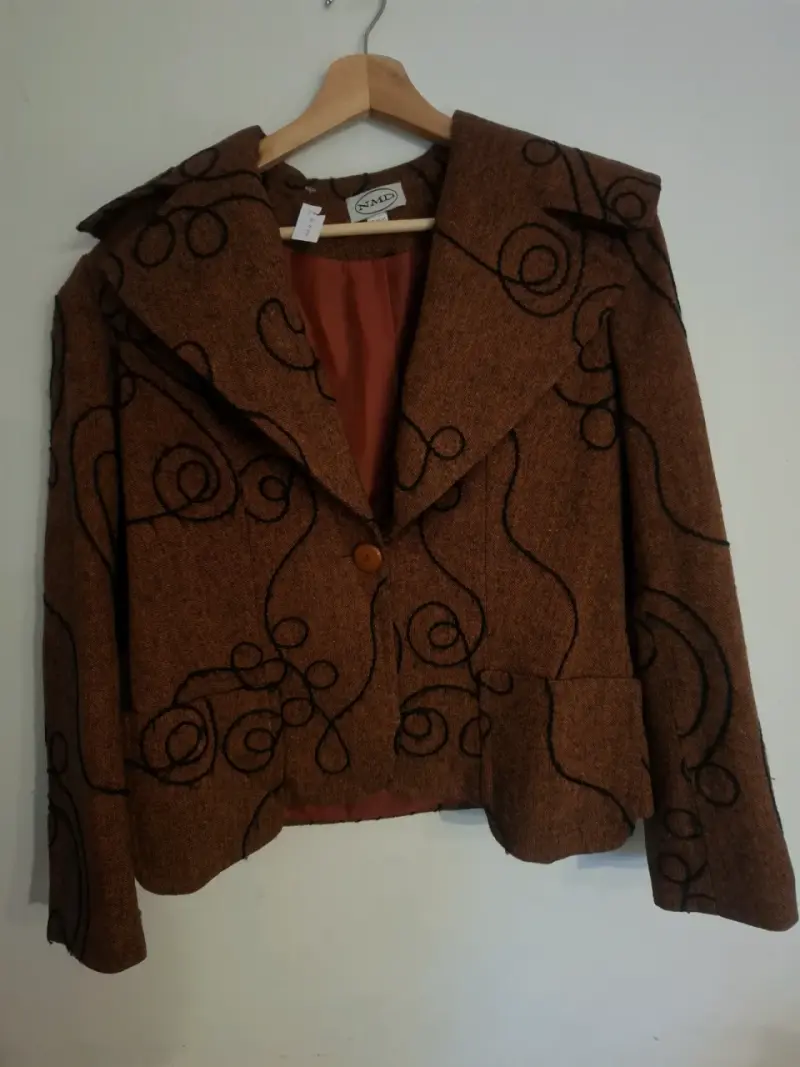 Chaqueta de lana marrón con diseño NMD - 2