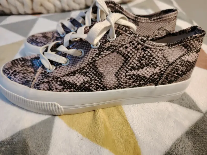 Zapatillas deportivas con diseño de serpiente - 4