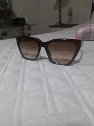 Gafas de sol estilo vintage con marco grueso - miniatura 1