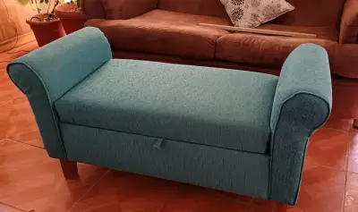 Banqueta de almacenamiento tapizada en tela azul - miniatura 1