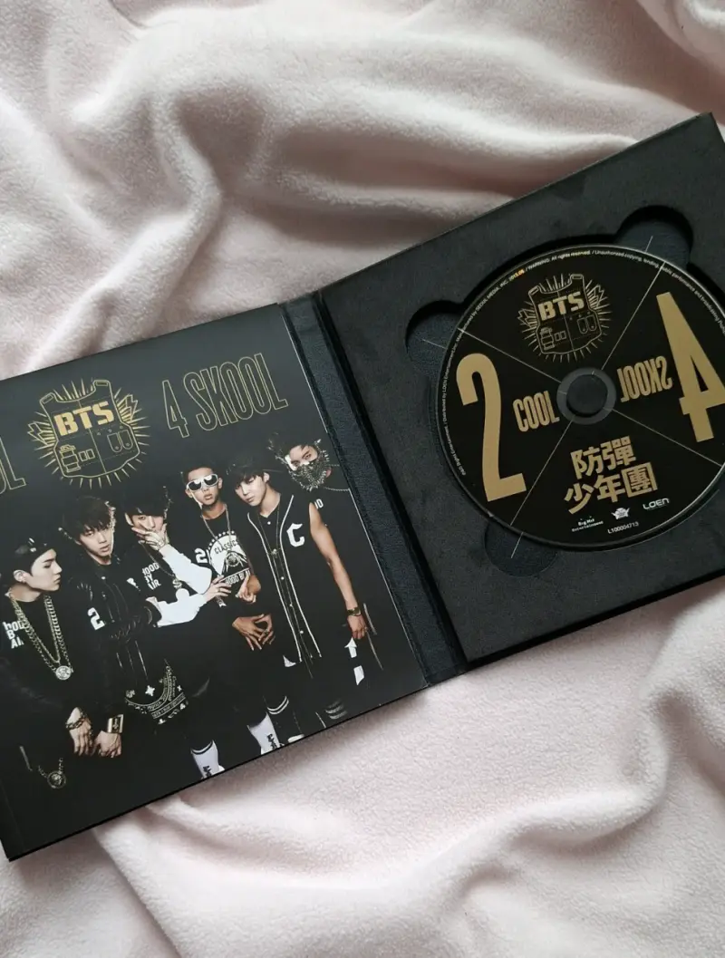 Álbum BTS 2 Cool 4 Skool Edición Especial - 2