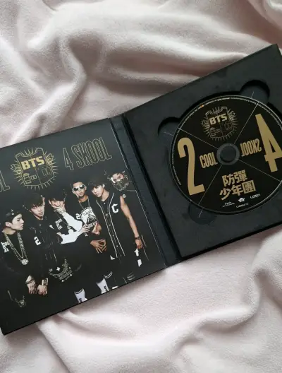 Álbum BTS 2 Cool 4 Skool Edición Especial - miniatura 2