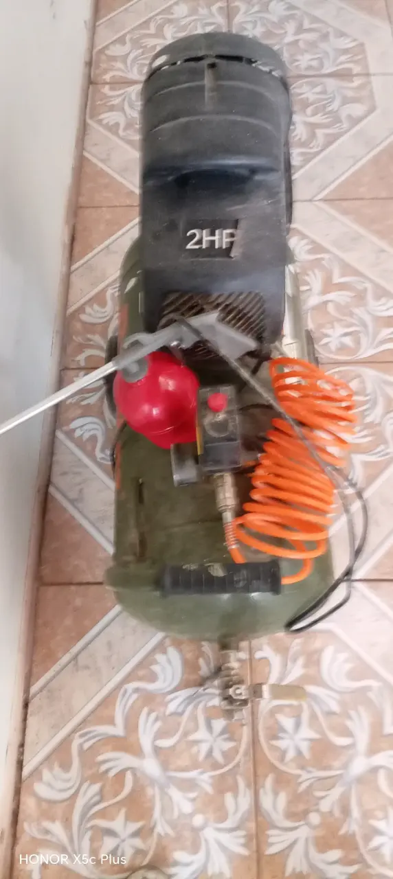 Compresor de Aire Bauker 2HP poco uso - 2