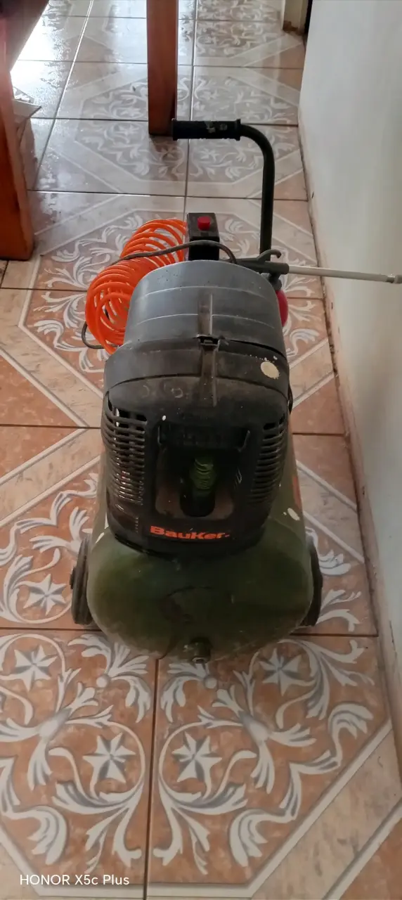 Compresor de Aire Bauker 2HP poco uso - 3