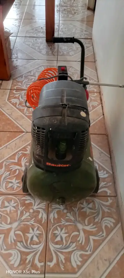 Compresor de Aire Bauker 2HP poco uso - miniatura 3