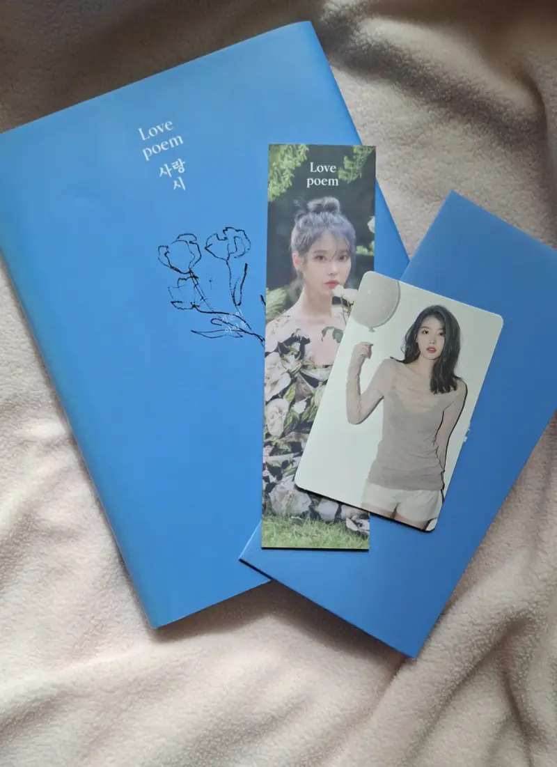 Álbum Love Poem de IU con Photocards - 2