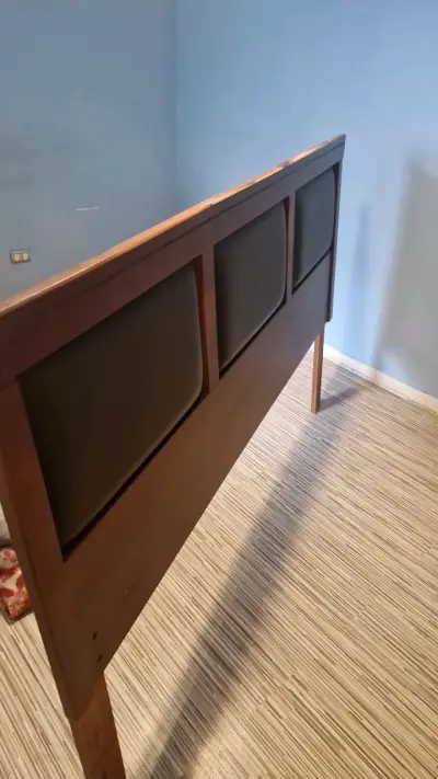 Cabecera de cama de madera con tapizado - miniatura 1