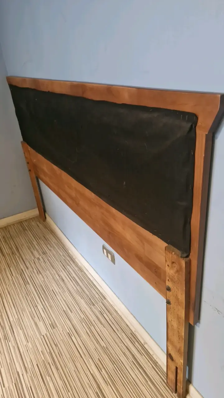 Cabecera de cama de madera con tapizado - 2