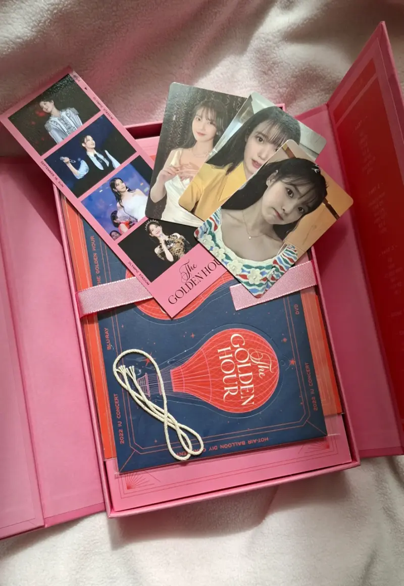 Álbum de concierto 2022 IU The Golden Hour - 2