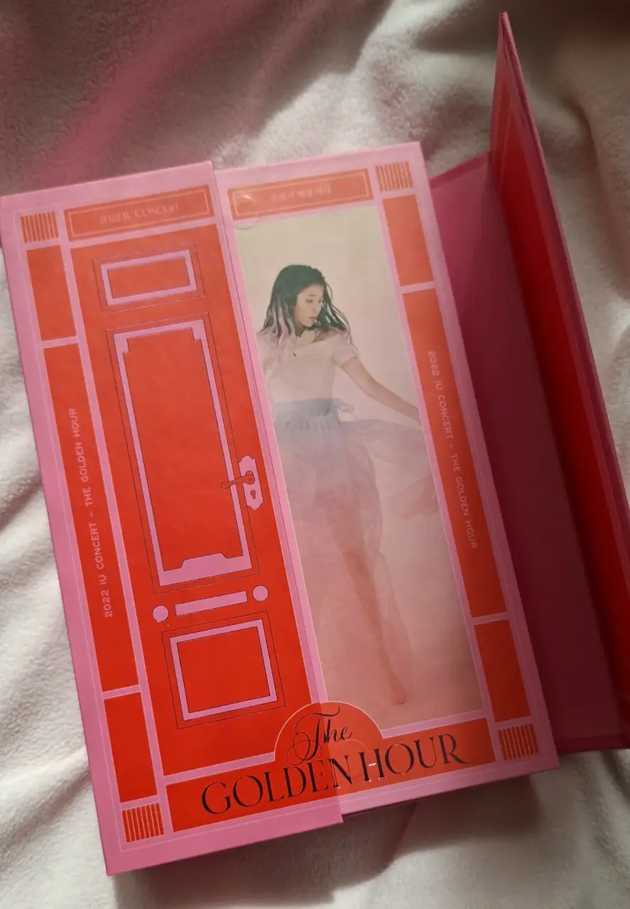 Álbum de concierto 2022 IU The Golden Hour - $21.600 | Pulga