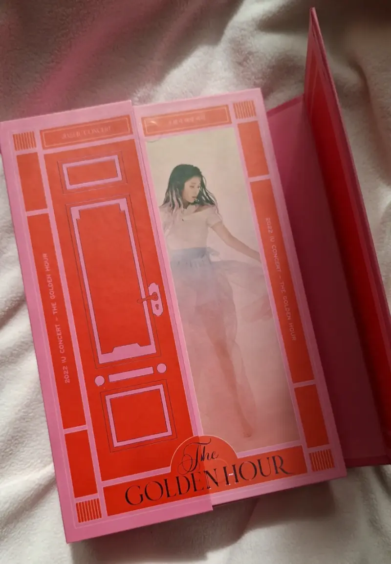Álbum de concierto 2022 IU The Golden Hour - 3