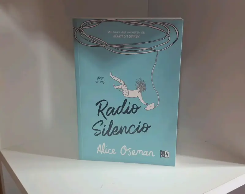 Libro Radio Silencio de Alice Oseman