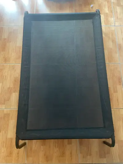 Cama elevada para mascotas negra - miniatura 1