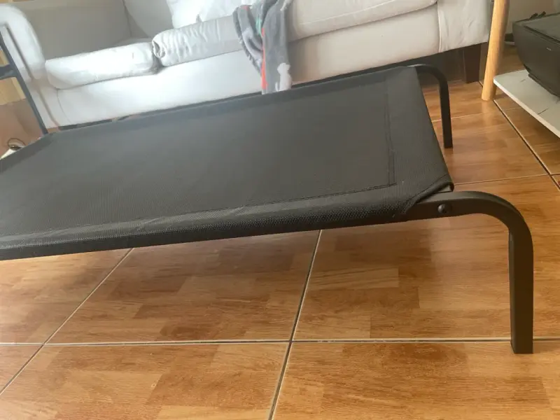 Cama elevada para mascotas negra - 2