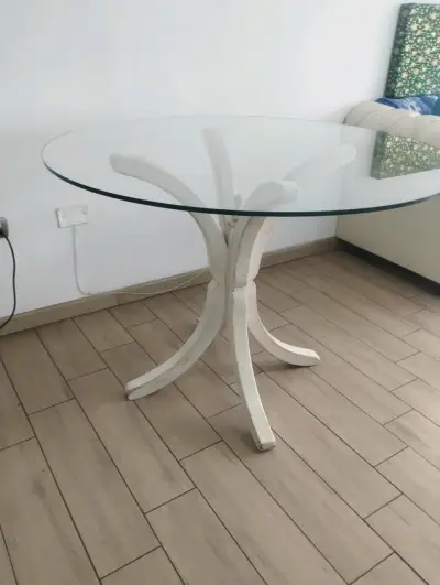 Juego de comedor redondo de vidrio con sillas blan - miniatura 6
