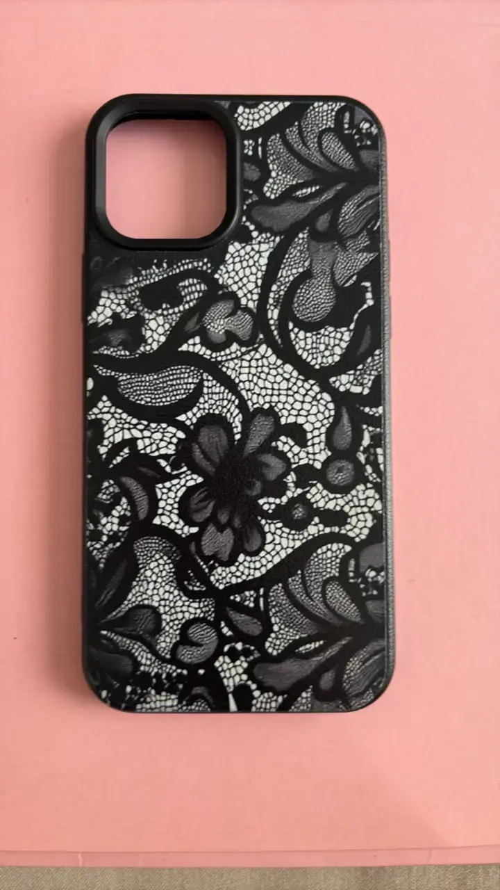 Funda protectora iPhone 12 - 1