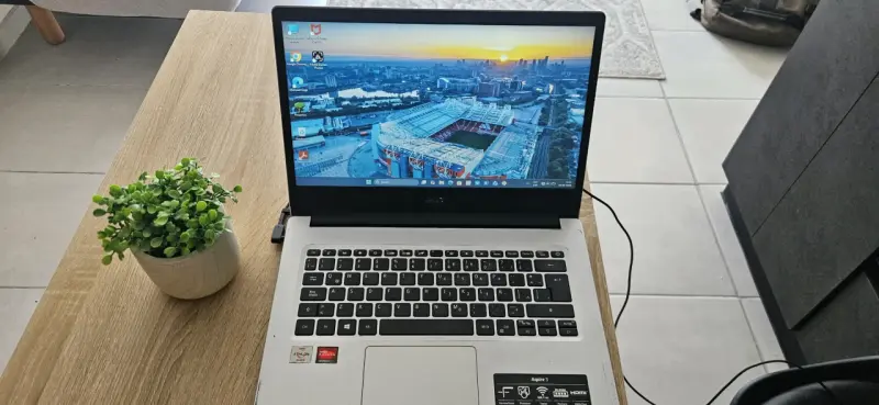 Laptop Acer Aspire 3 con AMD Athlon Silver - 3