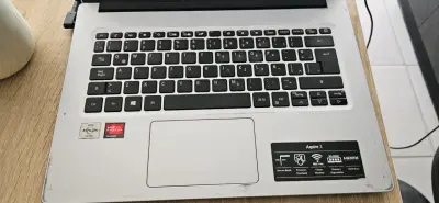 Laptop Acer Aspire 3 con AMD Athlon Silver - miniatura 4