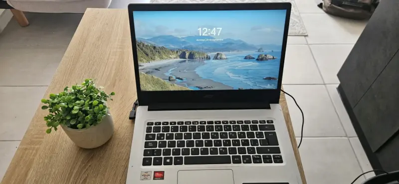 Laptop Acer Aspire 3 con AMD Athlon Silver - 5