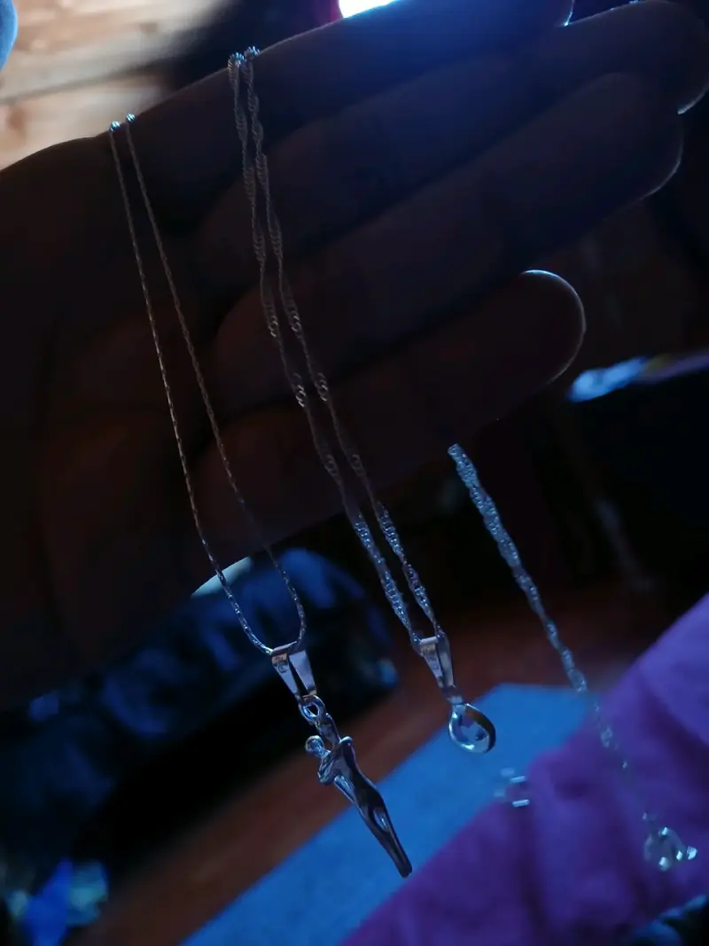 Collar de plata con colgantes religiosos - 1