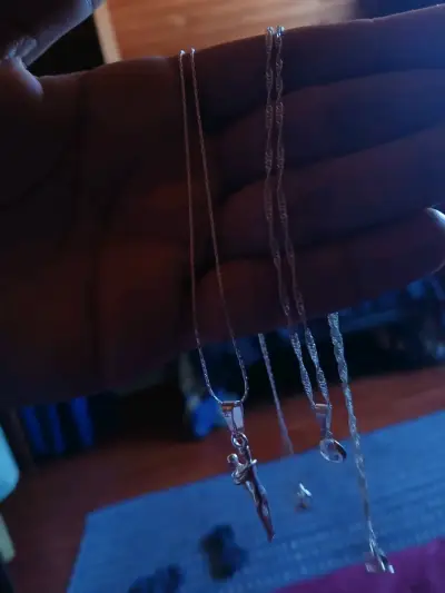 Collar de plata con colgantes religiosos - miniatura 2