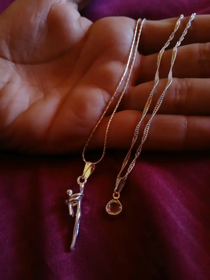 Collar de plata con colgantes religiosos - 3