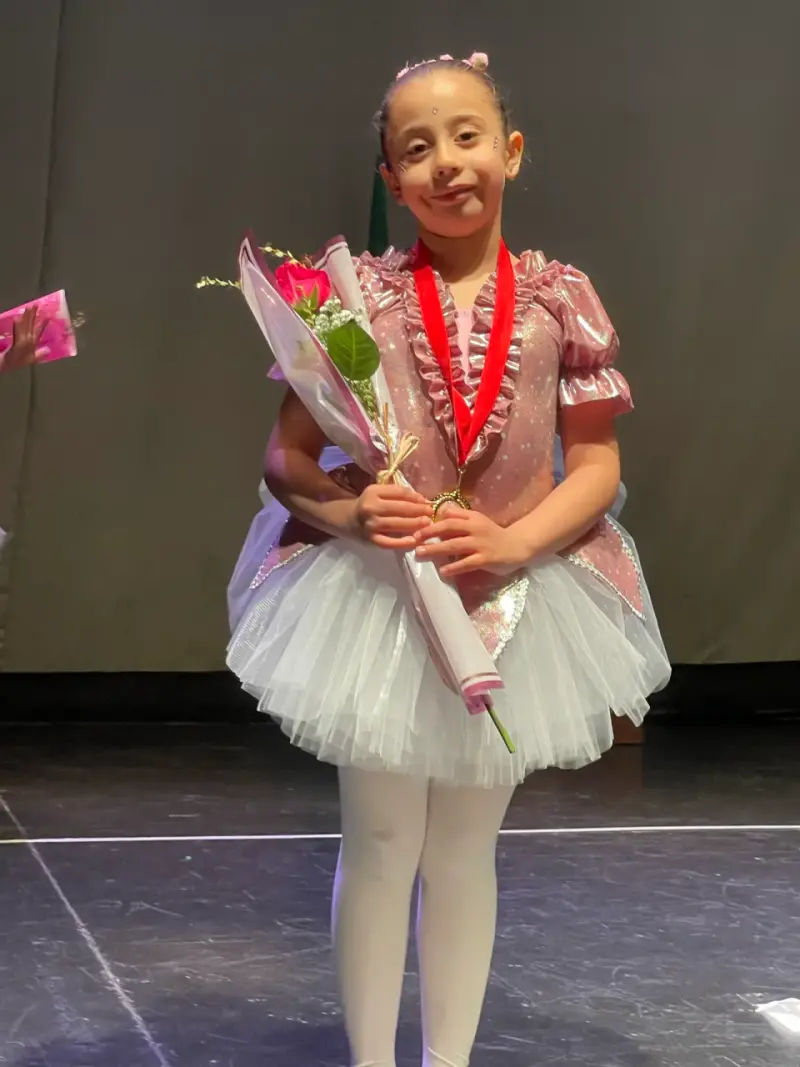 Traje de ballet  infantil rosa con tutu talla 8 - 6