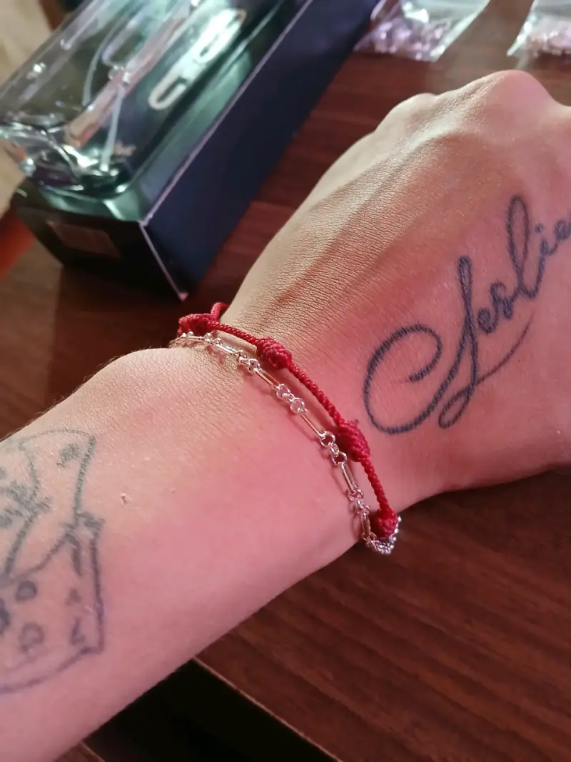 Pulsera de plata con hilo rojo ajustable - 2