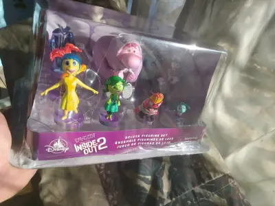 Set de Figuras Deluxe Inside Out 2  Disneyland! - miniatura 2