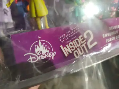 Set de Figuras Deluxe Inside Out 2  Disneyland! - miniatura 3