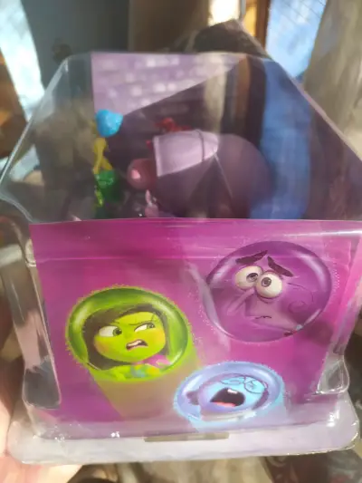 Set de Figuras Deluxe Inside Out 2  Disneyland! - miniatura 5
