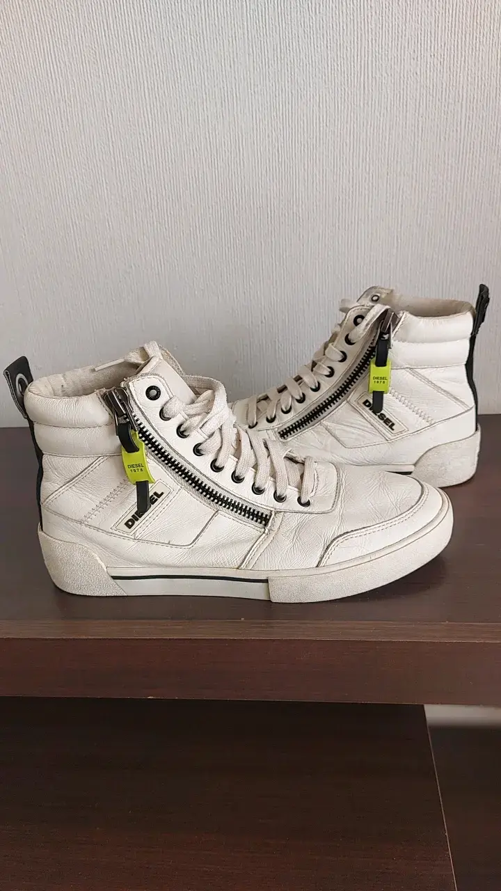 Zapatillas altas blancas Diesel con cierre lateral - 1