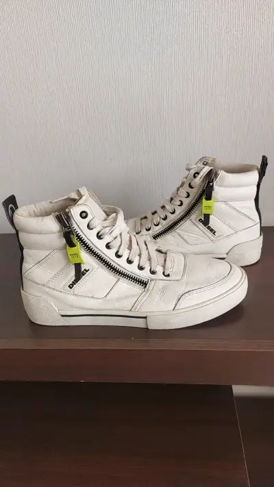 Zapatillas altas blancas Diesel con cierre lateral - miniatura 1