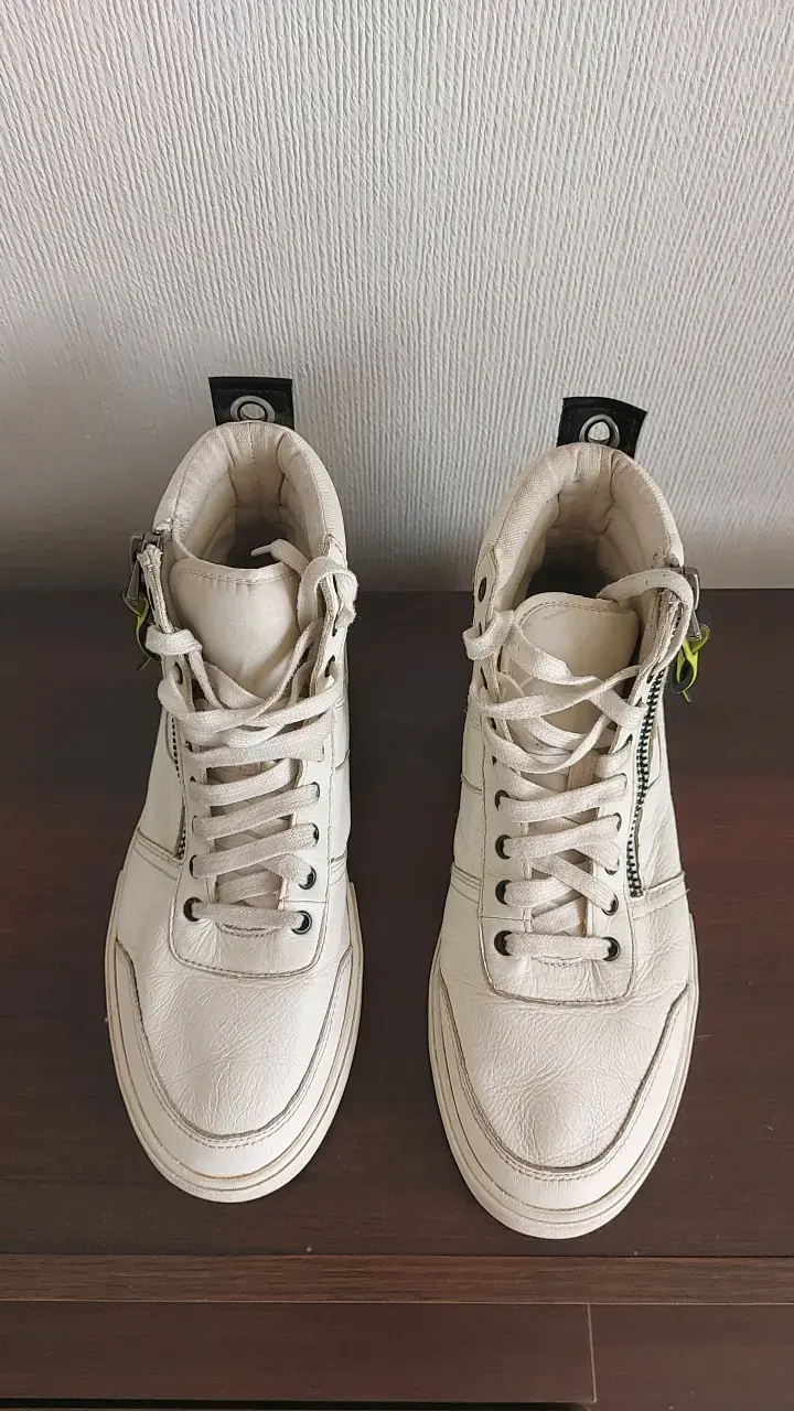 Zapatillas altas blancas Diesel con cierre lateral - 4