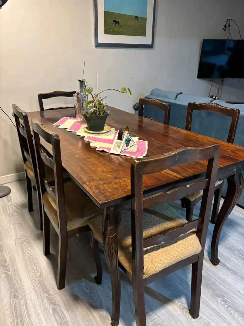 Juego de Comedor de Madera con 6 Sillas - 1