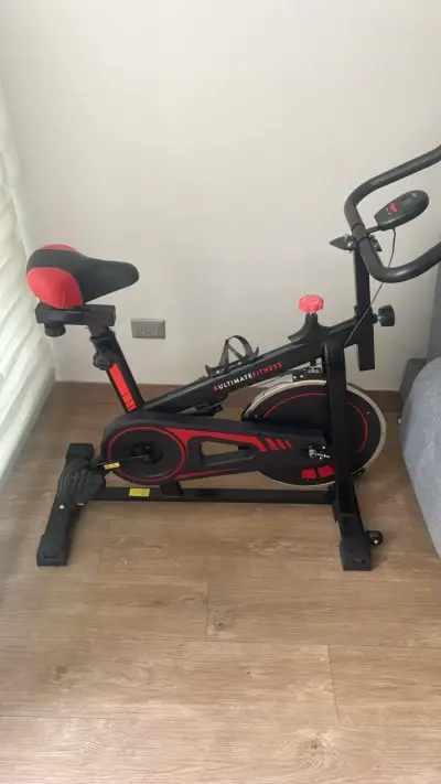 Bicicleta estática Ultimate Fitness negra y roja - miniatura 3