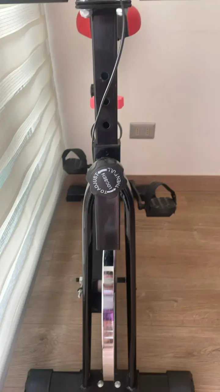 Bicicleta estática Ultimate Fitness negra y roja - 6