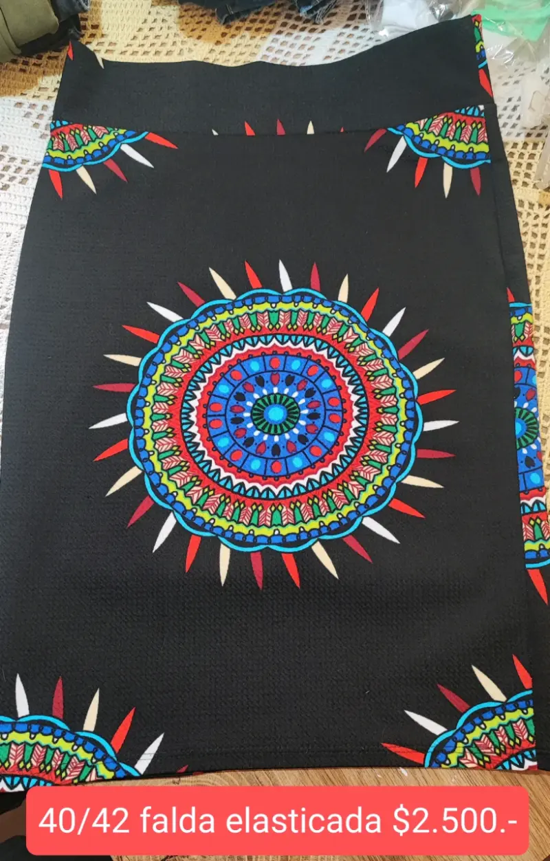 Falda elasticada con diseño mandala